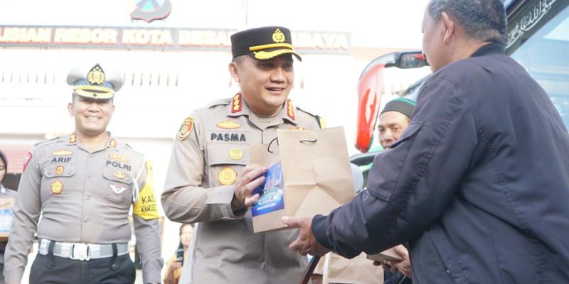 Kapolrestabes Surabaha Berangkatkan Balik Mudik Gratis Tujuan Jakarta