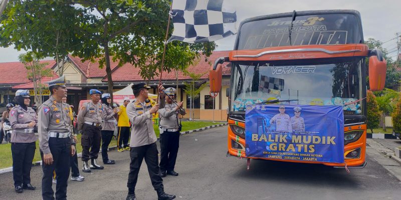 Polres Sampang Lepas 2 Unit Armada Bus Mudik Balik Gratis Jurusan Surabaya – Jakarta