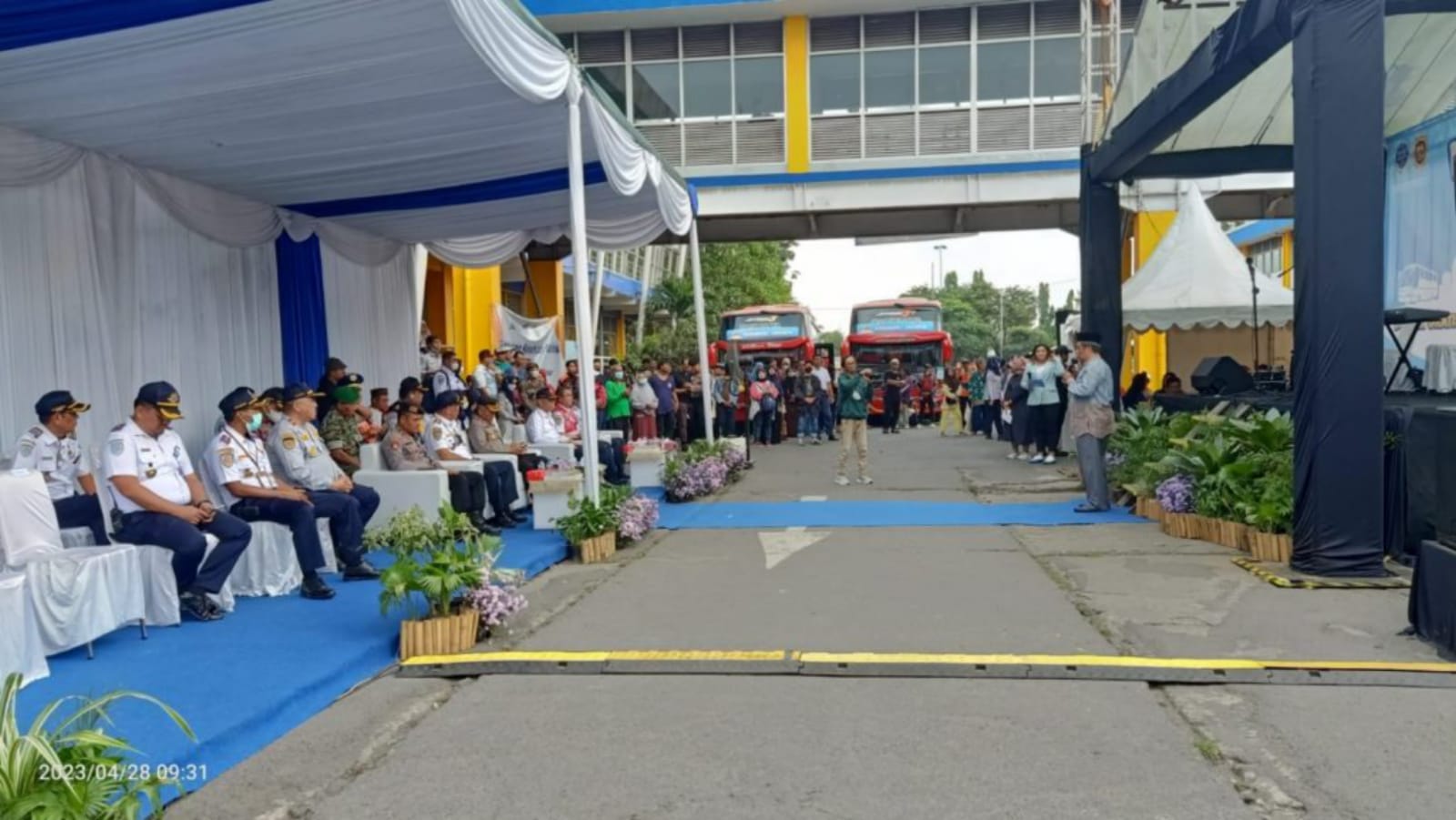 Ditjen Kemenhub RI Berangkatkan 7 Bus Arus Balik Masyarakat