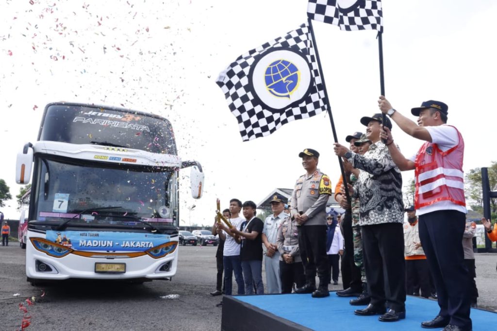Kapolres Madiun Kota Bersama Forkopimda Berangkatkan 15 Bus Balik Mudik Gratis tujuan Jakarta dan Surabaya