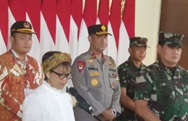 Menlu Retno Marsudi dan Panglima TNI Laksamana Yudo Margono sambut Kedatangan WNI Dari Sudan di Jakarta.