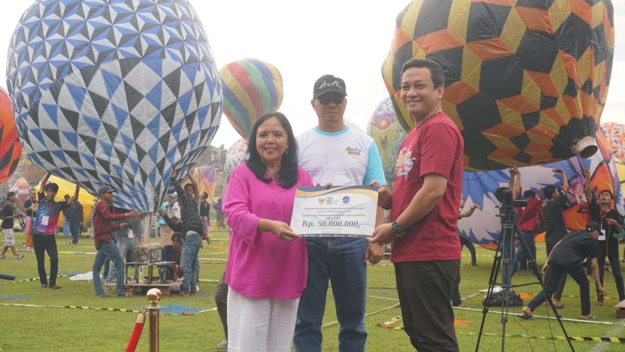 Festival Balon Udara 2023 Ditambatkan di Stadion Hoegeng,Peserta dan Pengunjung Antusias Terbangkan Balon
