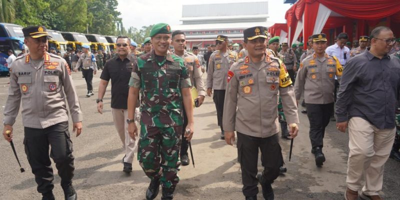 Danrem Wijayakusuma Dampingi Kapolda Jateng Lepas Keberangkatan Pemudik Balik Gratis di Purwokerto