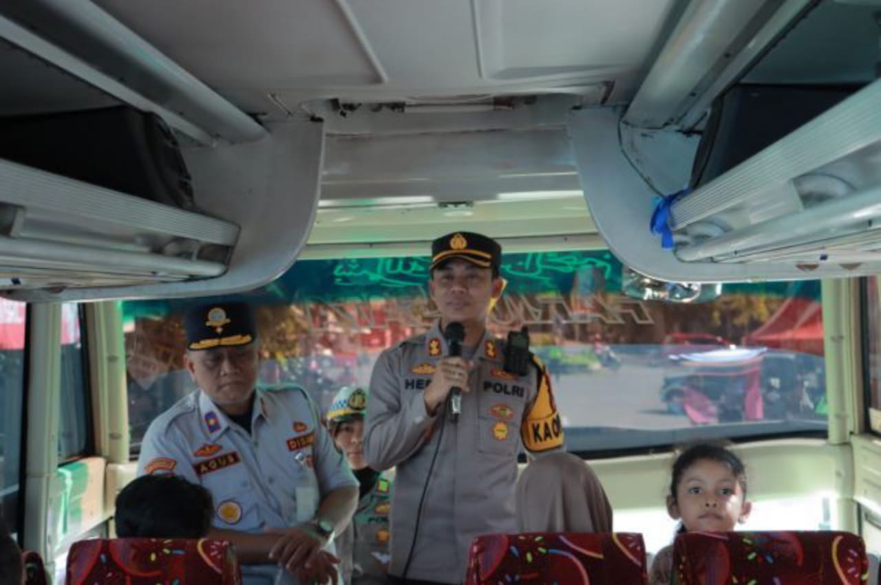 Polres Jember Berangkatkan 4 Armada Bus Dalam Rangka Balik Mudik Gratis