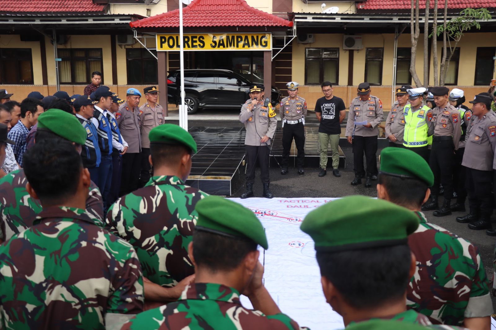 Sinergitas dan Soliditas TNI-POLRI Dan Pemkab Sampang Faktor Utama Sukses Operasi Ketupat Semeru 2023 Di Kabupaten Sampang
