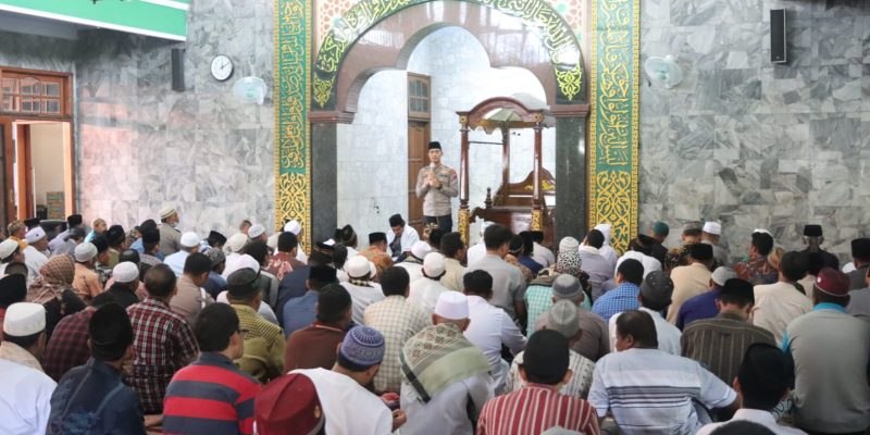 Ciptakan Situasi Kondusif, Kapolres Pasuruan Berikan Himbauan Kamtibmas Kepada Jama’ah Sholat Jum’at