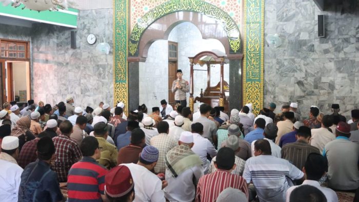 Ciptakan Situasi Kondusif, Kapolres Pasuruan Berikan Himbauan Kamtibmas Kepada Jama’ah Sholat Jum’at