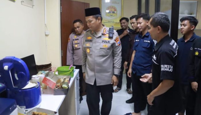 Wujudkan Soliditas, Antar Satfung Polresta Sidoarjo Jadi Juru Masak Buka Puasa