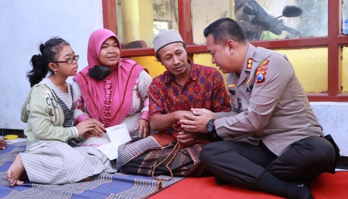Polri Peduli, Kapolres Bojonegoro Salurkan Bansos Untuk Warga dan Para Penyandang Disabilitas