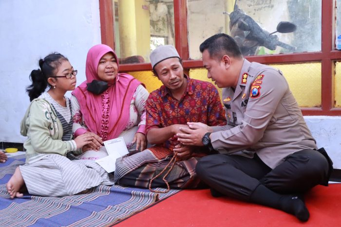 Polri Peduli, Kapolres Bojonegoro Salurkan Bansos Untuk Warga dan Para Penyandang Disabilitas