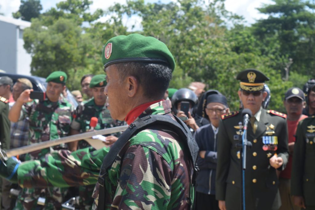 bentuk-penghormatan-terakhir-kepada-alm-peltu-purn-h-ansori-kodim-1621-tts-lakukan-ini