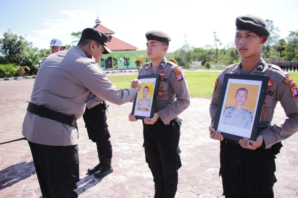 Kapolres Pimpin Upacara PTDH Personel Polres Gunung Mas