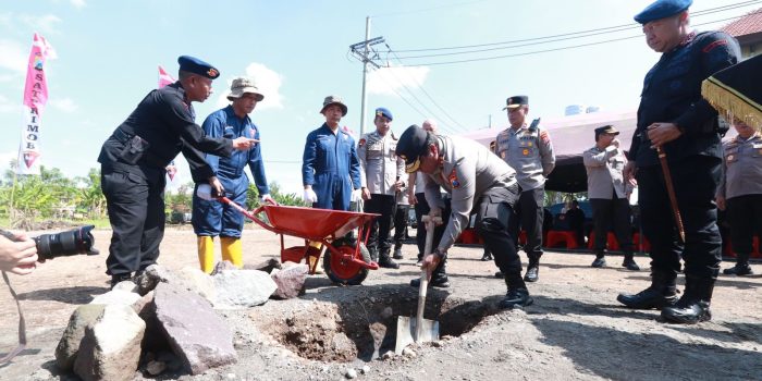 Kapolda Jatim Letakkan Batu Pertama Pembangunan Masjid Al Arif Darmawan
