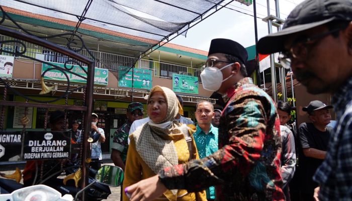 Gus Muhdlor Berikan Bantuan Korban Puting Beliung di Wage Taman