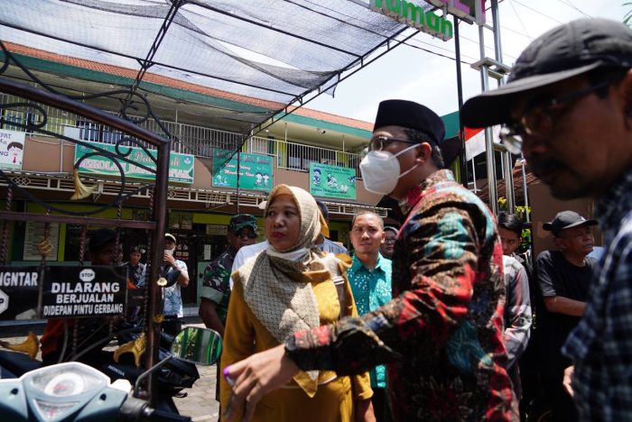 Gus Muhdlor Berikan Bantuan Korban Puting Beliung di Wage Taman