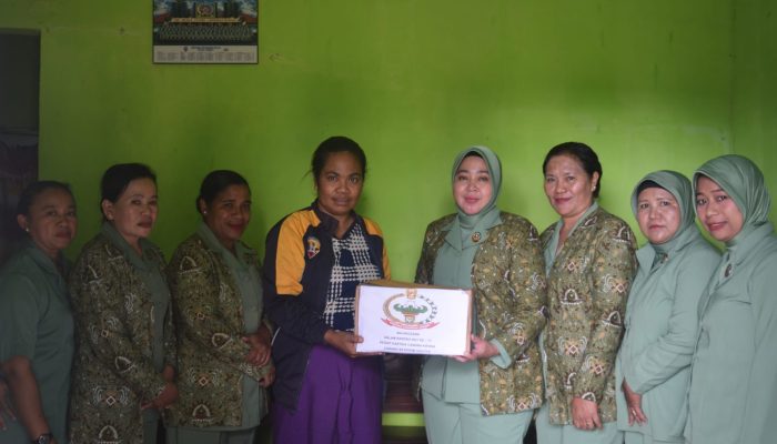 Dandim 1621/TTS dan Ketua Persit KCK Cab XX DIM 1621/TTS Anjangsana ke Rumah Warakawuri dan Anak yang Berkebutuhan Khusus