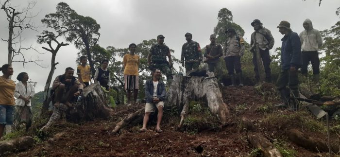 Laksanakan Patroli Terpadu Di CA Mutis Babinsa 03/Mollo Utara Lakukan Ini