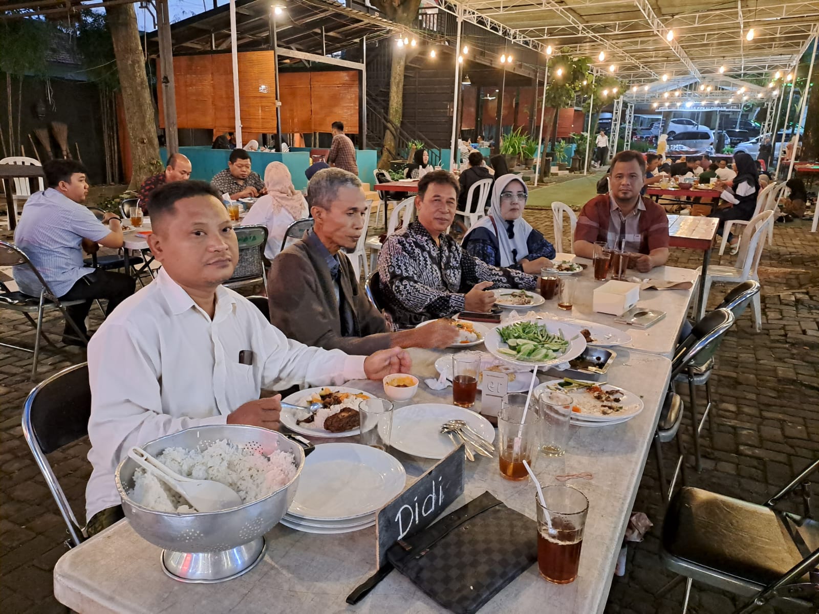 Didik Pramono Bukber Bareng Pengurus DPC Nasdem Pekalongan Barat di RM Selaras Pekalongan