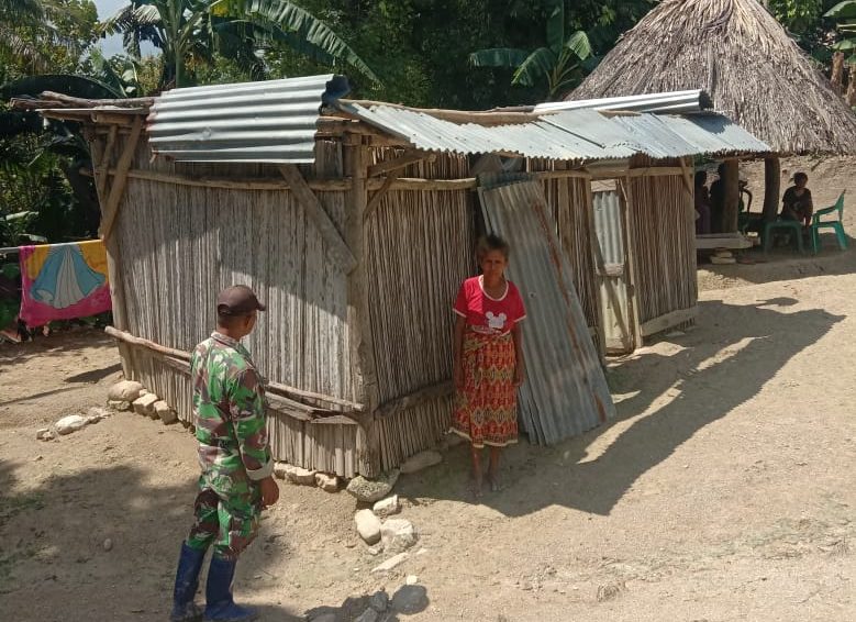 Tanggap Bencana Babinsa Koramil 04/Amanatun Utara Membantu  Warga Binaan