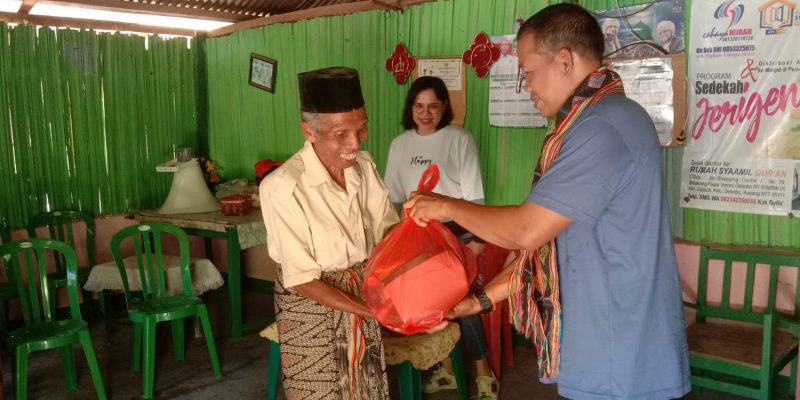 Danramil 02/Amanuban Tengah Bersedekah Kepada Jema’ah Masjid Babul Amin Falas