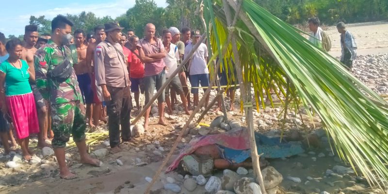 Koptu Tukimin Bantu Evakuasi korban Hanyut Di Sungai Noelmina