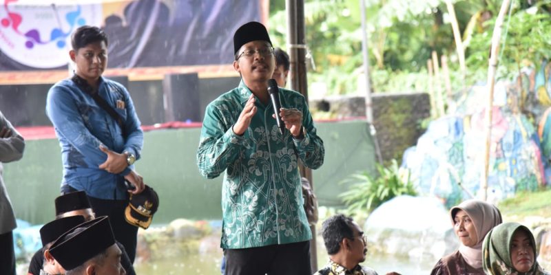 Bupati Gus Muhdlor Berbagi Bersama Komunitas Pekerja Jalanan