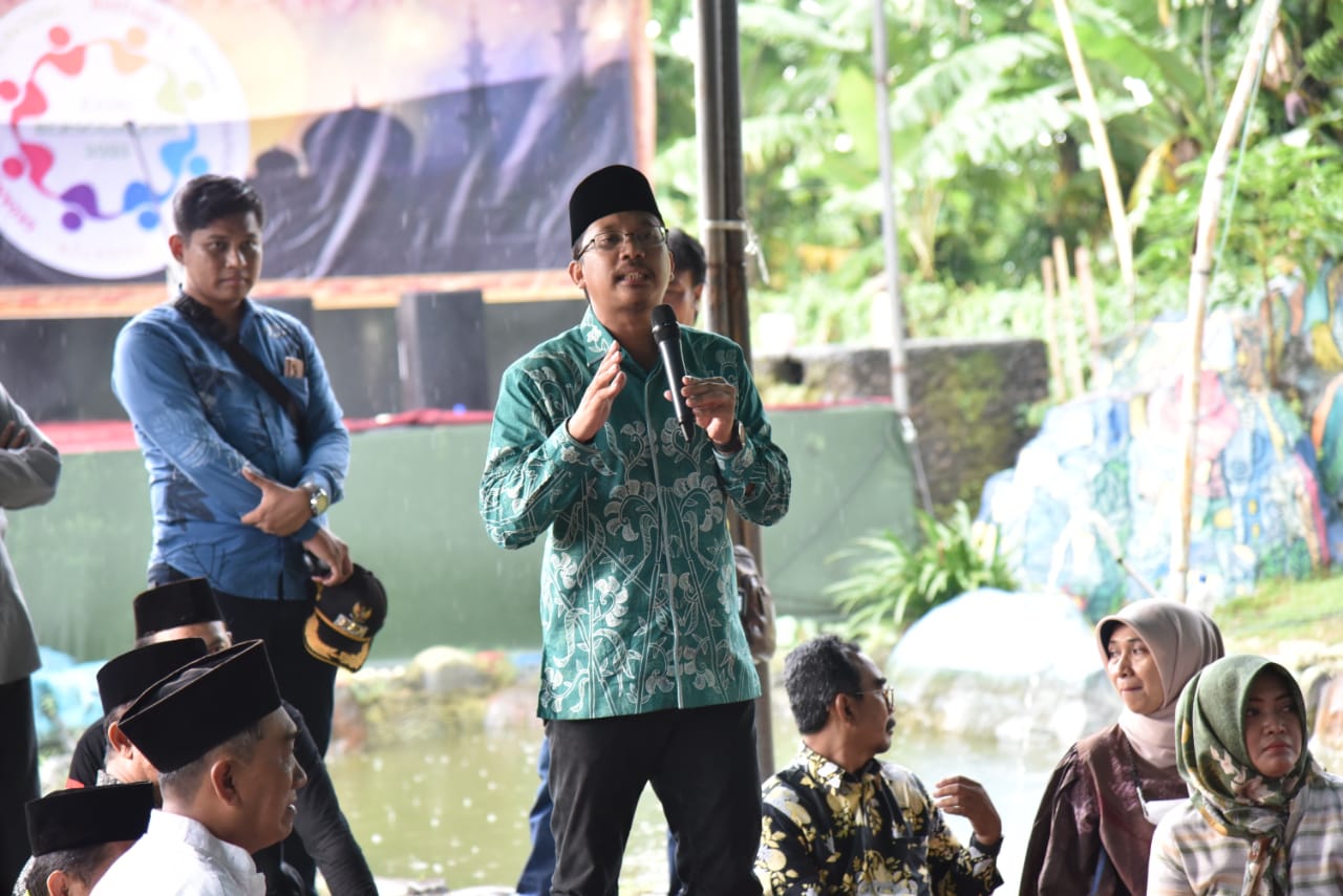 Bupati Gus Muhdlor Berbagi Bersama Komunitas Pekerja Jalanan