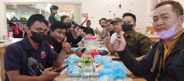 Insan Pers Pantura Jalin Tali Silaturahmi dengan Berbagi Takjil dan Bukber