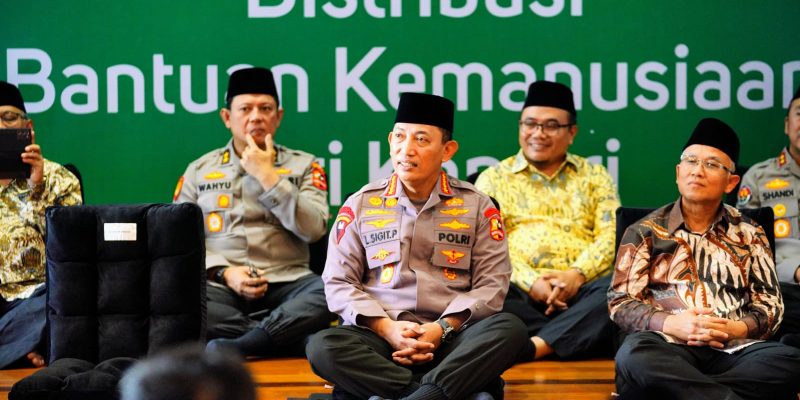 Kerjasama Bareng PP Persis, Kapolri Salurkan 30 Ribu Sembako ke Warga yang Membutuhkan