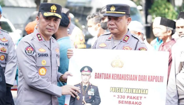 Wujud Kepedulian Kapolri ke Masyarakat, 2 Ribu Bansos Disebar ke Warga Jakarta Utara