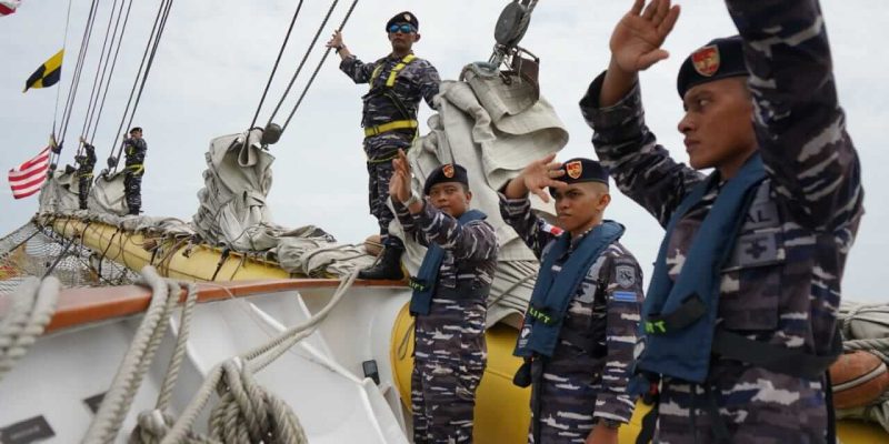 Rasa Bangga Iringi Keberangkatan Prajurit TNI AL KRI Bima Suci Arungi Tiga Benua