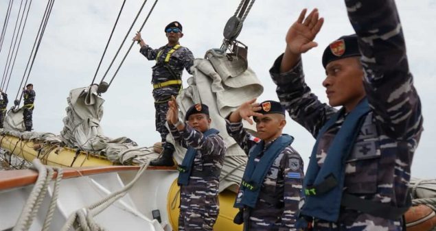 Rasa Bangga Iringi Keberangkatan Prajurit TNI AL KRI Bima Suci Arungi Tiga Benua
