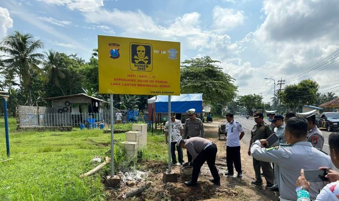 Jelang Mudik Lebaran, Polres Sumenep Pasang Papan Himbauan di Beberapa Titik Rawan Laka
