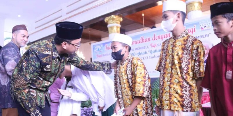 Bupati Gus Muhdlor Serahkan Simbolis Santunan 1.500 Anak Yatim Dari SPN PT. Ecco