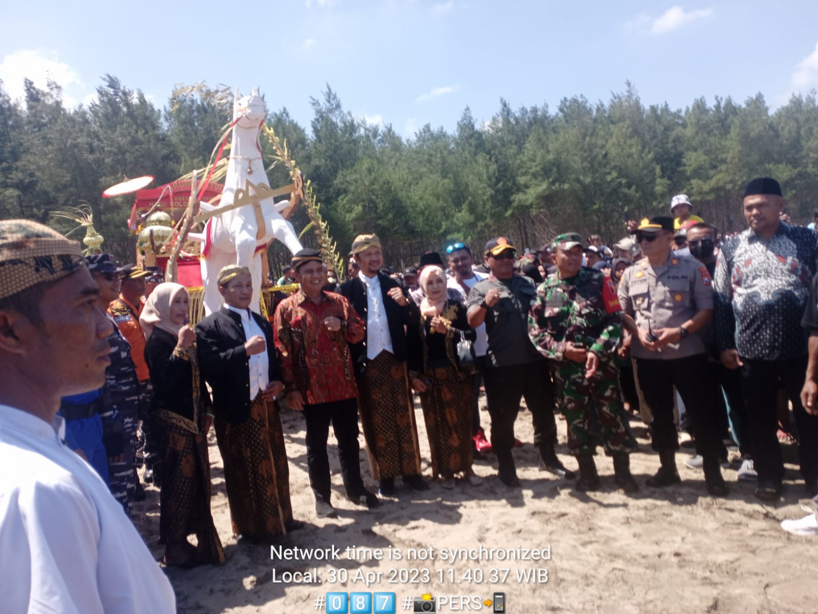 Prosesi Larung Ketupat Di Pantai Bajul Mati Kabupaten Malang
