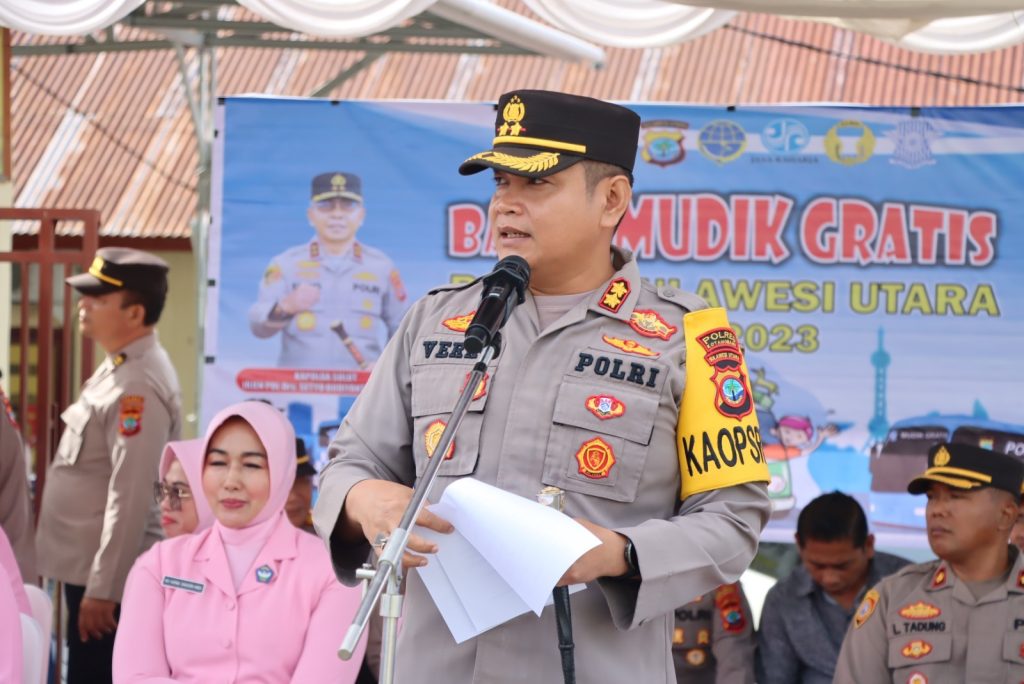 Kapolres Kotamobagu Polda Sulut Memberangkatkan Pemudik Balik Mudik Gratis.