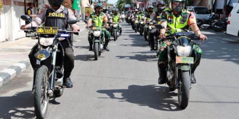 TNI – Polri Patroli Gunakan Motor di Kota Mojokerto, Antisipasi Kemacetan Arus Mudik Balik Lebaran 2023