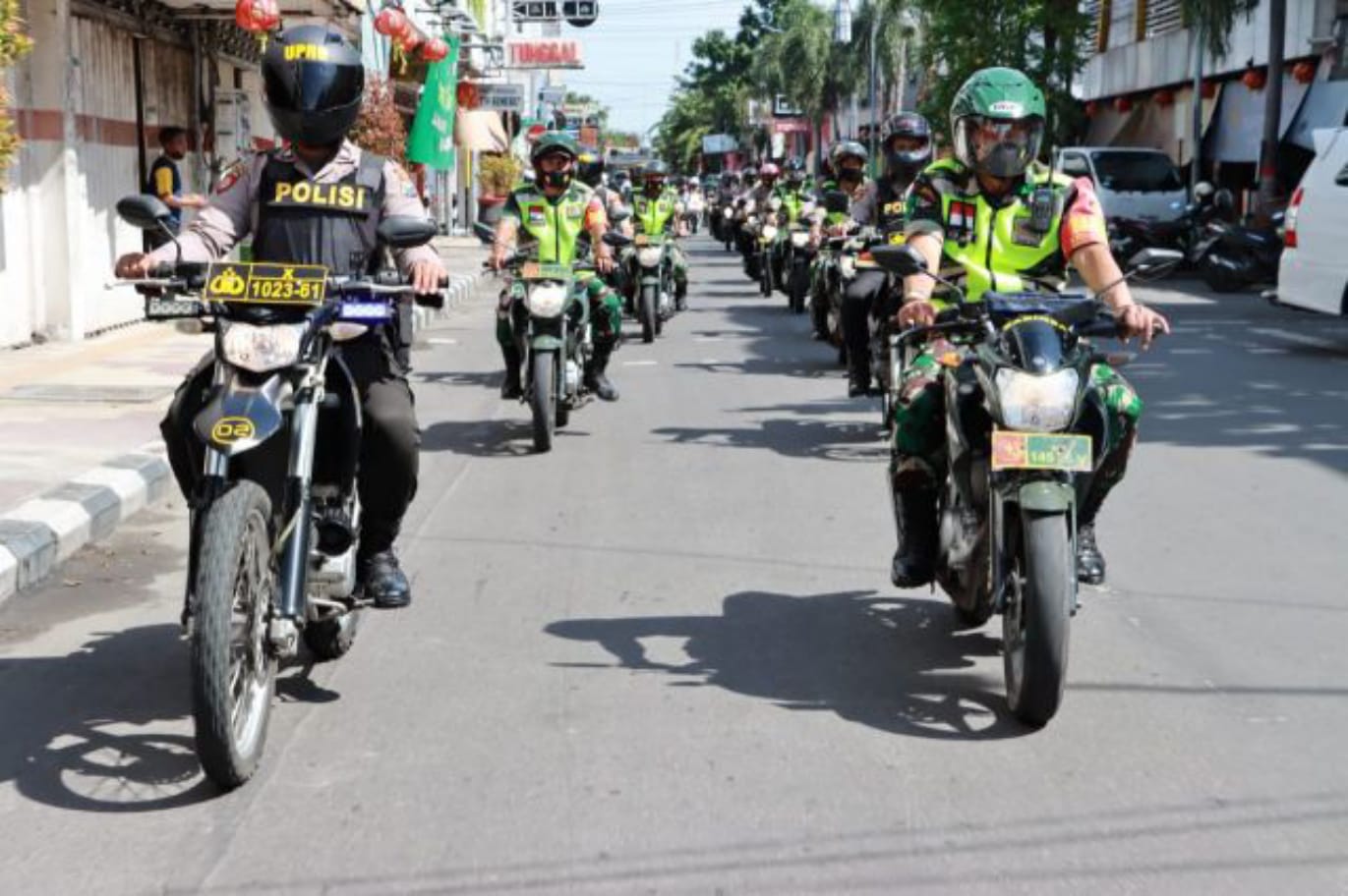 TNI – Polri Patroli Gunakan Motor di Kota Mojokerto, Antisipasi Kemacetan Arus Mudik Balik Lebaran 2023