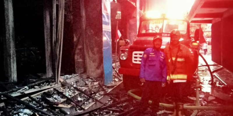 Pusat perbelanjaan Malang Plaza di Jalan Agus Salim, Kota Malang, terbakar 