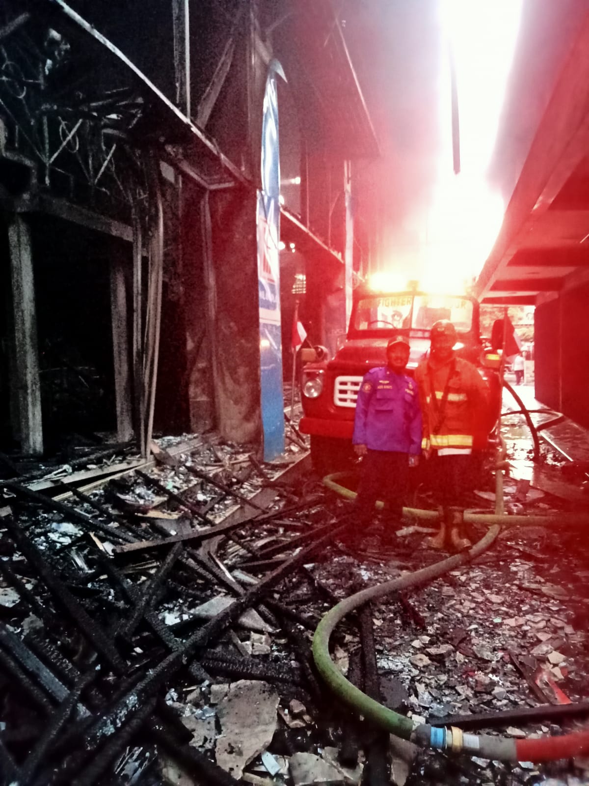Pusat perbelanjaan Malang Plaza di Jalan Agus Salim, Kota Malang, terbakar 
