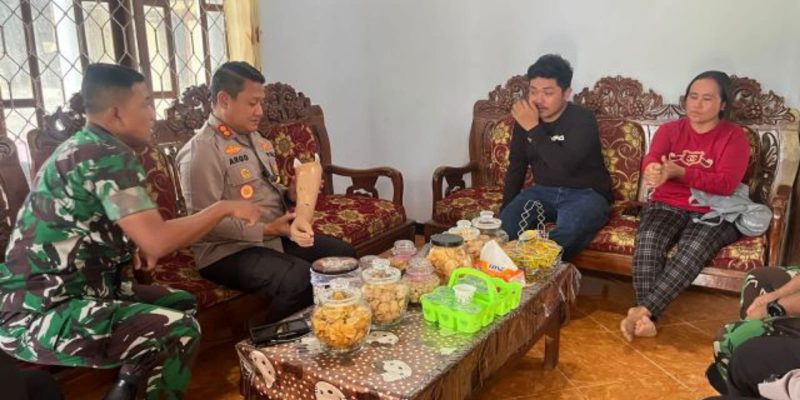 Kapolres Blitar Kota Bersama Dandim 0808 Serahkan Bantuan Untuk Pekerja Yang Alami Laka Kerja