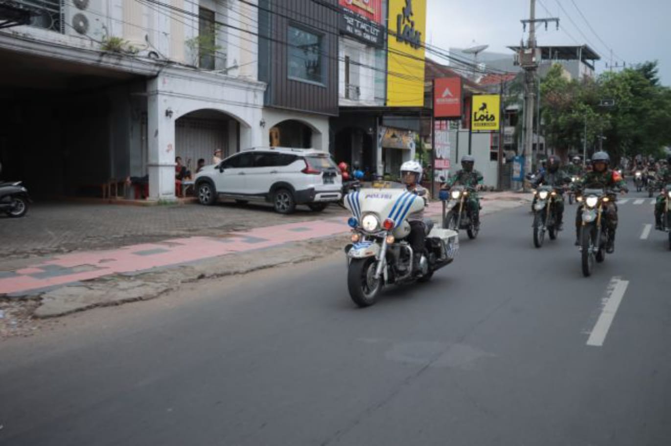 Akhir Ops Ketupat Semeru 2023, Sinergitas Polres Jember Bersama TNI Lakukan Patroli Tingkatkan Keamanan