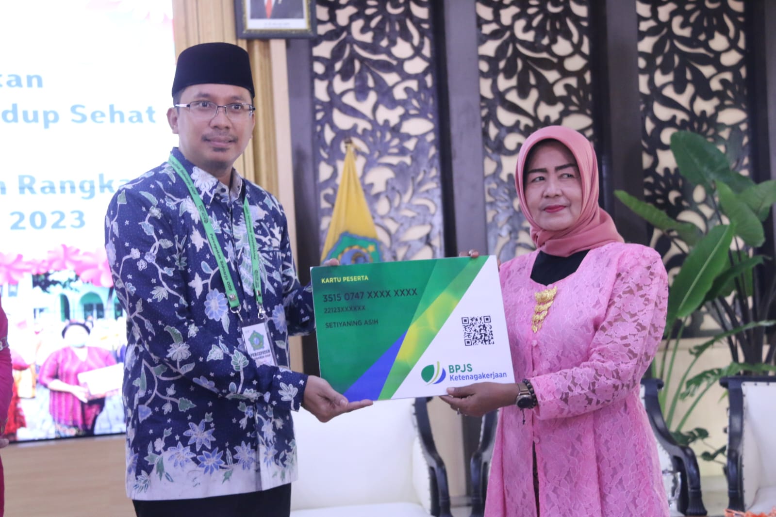 Peringati Hari Kartini, Bupati Gus Muhdlor Ajak Ratusan Kader Kesehatan Kampanyekan Hidup Sehat Cegah Stunting dan BABS