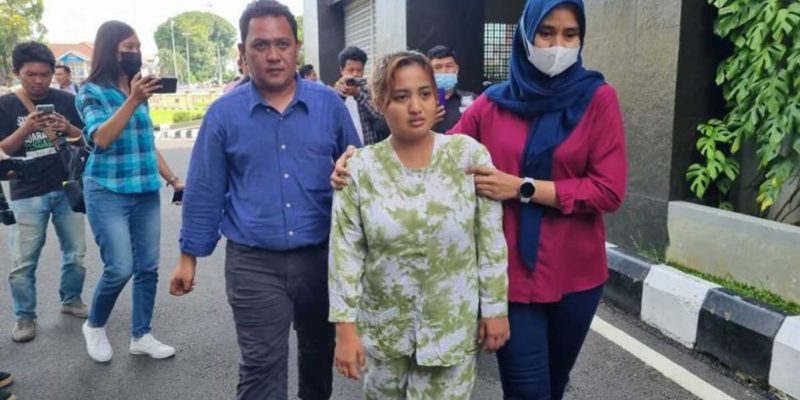 Selebgram Lina Mukherjee Tersangka Kasus Penistaan Agama Terancam Maksimal 5 Tahun Penjara Dan Dijerat 2 Pasal