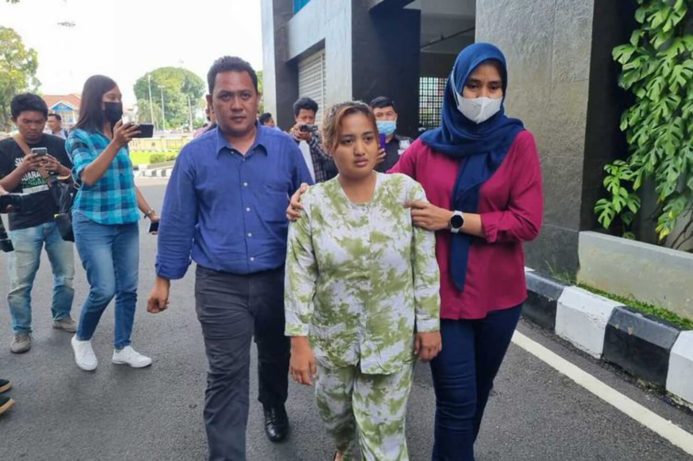 Selebgram Lina Mukherjee Tersangka Kasus Penistaan Agama Terancam Maksimal 5 Tahun Penjara Dan Dijerat 2 Pasal