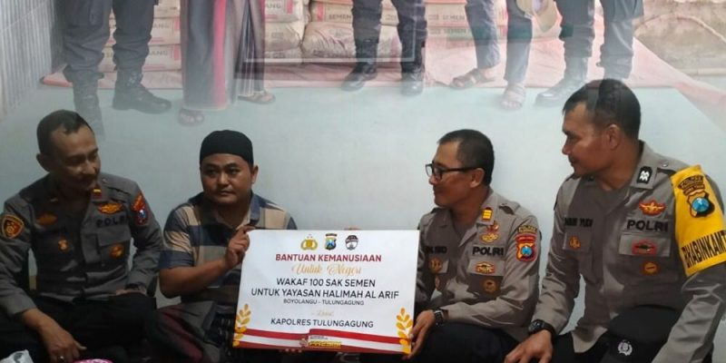 Untuk Pembangunan Pondok Pesantren Nurul Qur’an, Kapolres Tulungagung Wakafkan Semen
