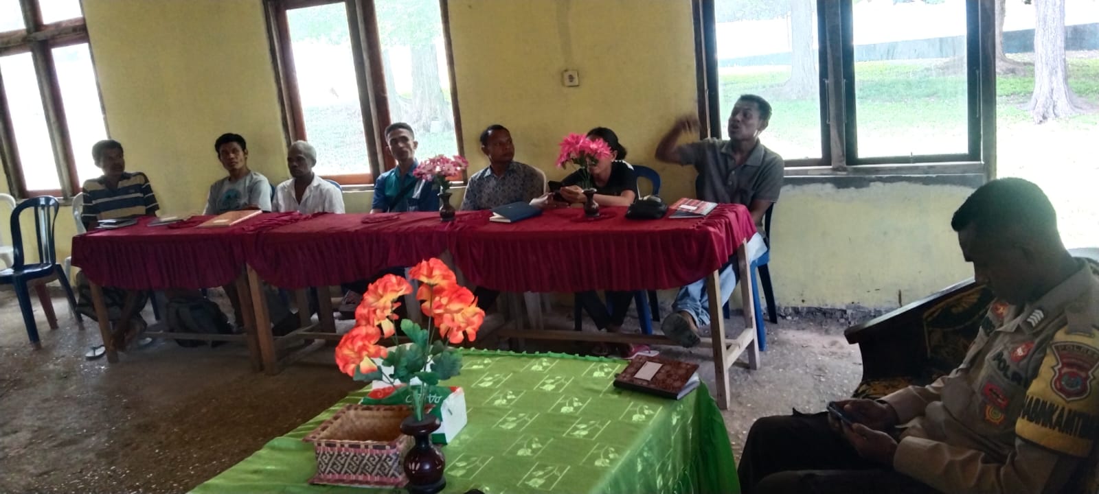 Babinsa Koramil 05/Panite Serka Thomas Americo Hadiri Rapat FKP Dalam Rangka Pendataan Awal Regsosek