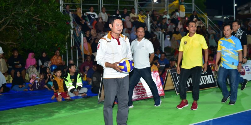 Bupati Membuka Pelaksanaan Turnamen Bola Voli Krakatau Cup di Desa Kuluran Lamongan 