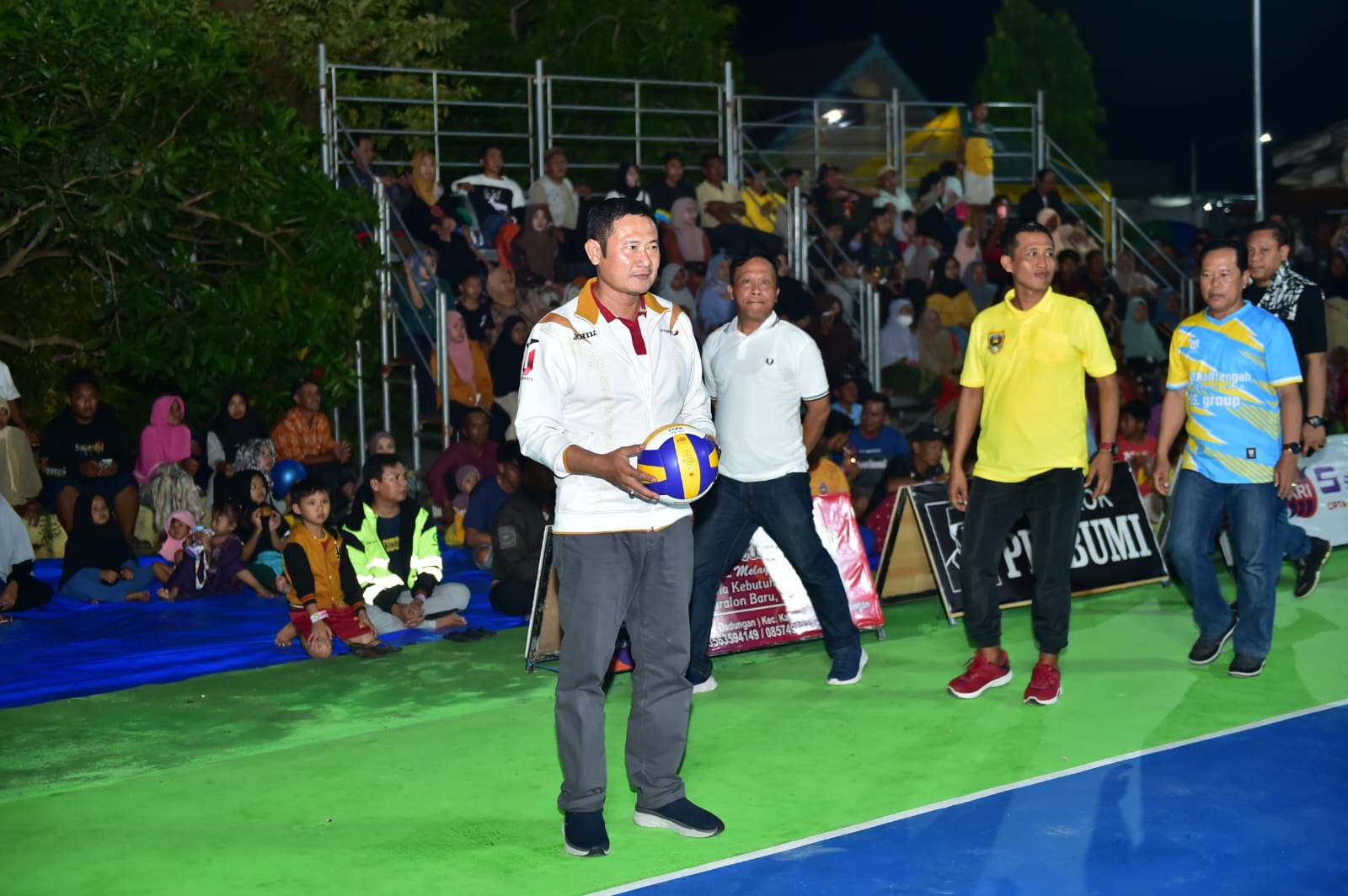 Bupati Membuka Pelaksanaan Turnamen Bola Voli Krakatau Cup di Desa Kuluran Lamongan 