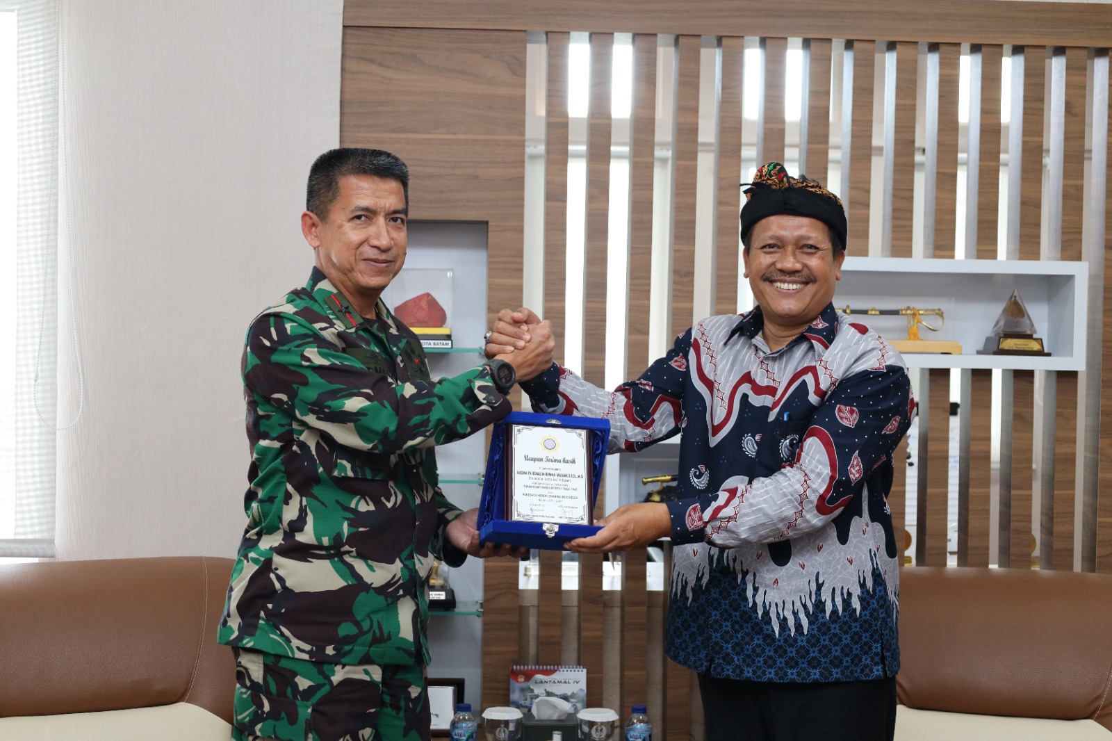 Menerima Kunjungan Ketua PHDI Kepri, Lantamal IV Berkomitmen Menjaga Kerukunan Antar Umat Beragama   